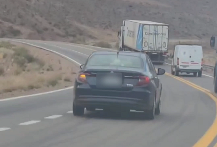 Como siempre, hay quienes no respetan las leyes de tránsito. Foto: Captura de pantalla