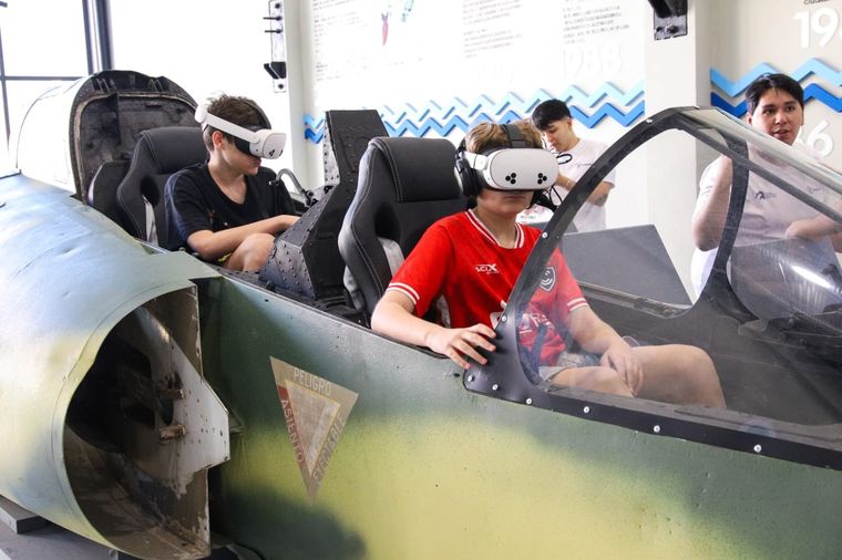 Los jóvenes disfrutan de la experiencia virtual Foto: Municipalidad de Avellaneda