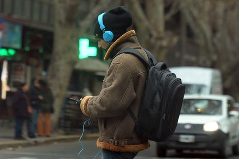 Calidad vs. bolsillo: el eterno dilema de los consumidores cuando las temperaturas bajan. En esta nota te contamos lo que dicen los transeúntes en la ciudad. Calidad vs. bolsillo: el eterno dilema de los consumidores cuando las temperaturas bajan. En esta nota te contamos lo que dicen los transeúntes en la ciudad.