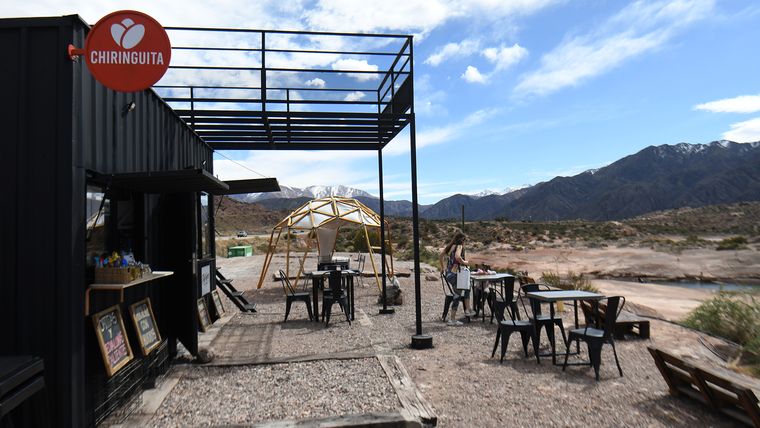 Visitantes se sorprender a ver las máquinas trabajando en la zona. Visitantes se sorprender a ver las máquinas trabajando en la zona.