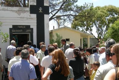 MDZol | Una multitud se reunió para despedir al matrimonio Scibilia.