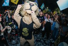 Los festejos del triunfo de Javier Milei en Mendoza. Foto: Santiago Tagua/MDZ