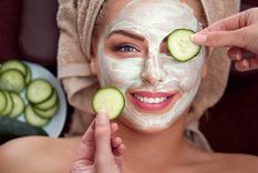 Luce un piel de porcelana: con la magia del pepino y el aceite de oliva elimina las líneas de expresión Luce un piel de porcelana: con la magia del pepino y el aceite de oliva elimina las líneas de expresión