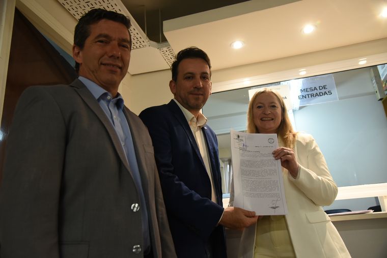 El ministro de Educación, Tadeo García Zalazar, presentó el proyecto de ley este lunes en la Legislatura. El ministro de Educación, Tadeo García Zalazar, presentó el proyecto de ley este lunes en la Legislatura.