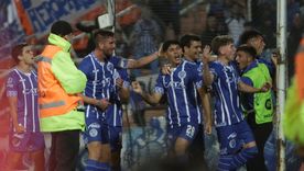El marcador central tombino, Mateo Mendoza, volvió a ser clave para abrir el marcador de cabeza, tal como había sucedido la semana pasada en Perú ante Grau. Foto: MDZ