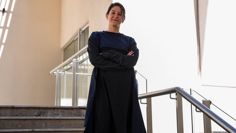 Lucrecia Palacios es curadora y gestora cultural con una sólida trayectoria en instituciones claves del arte contemporáneo argentino. Lucrecia Palacios es curadora y gestora cultural con una sólida trayectoria en instituciones claves del arte contemporáneo argentino.