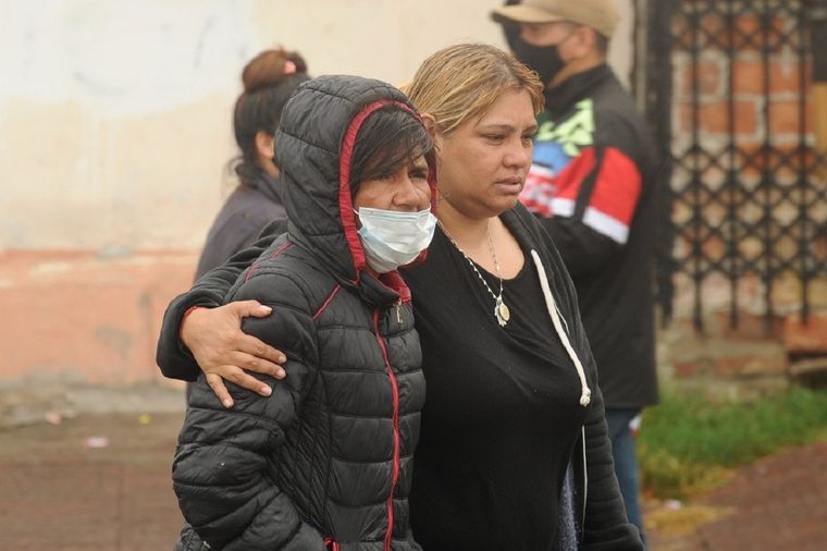 La mamá de Maia (con barbijo) es adicta a las drogas y prometió dejar de consumir si la nena aparecía con vida