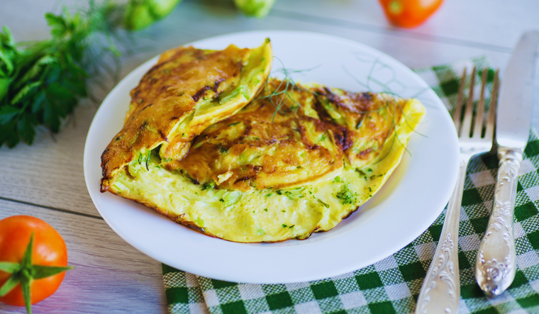 Aunque parezca moderna, la receta de tortillas con verduras tiene registros en libros de cocina antiguos que buscaban aprovechar los productos del huerto.