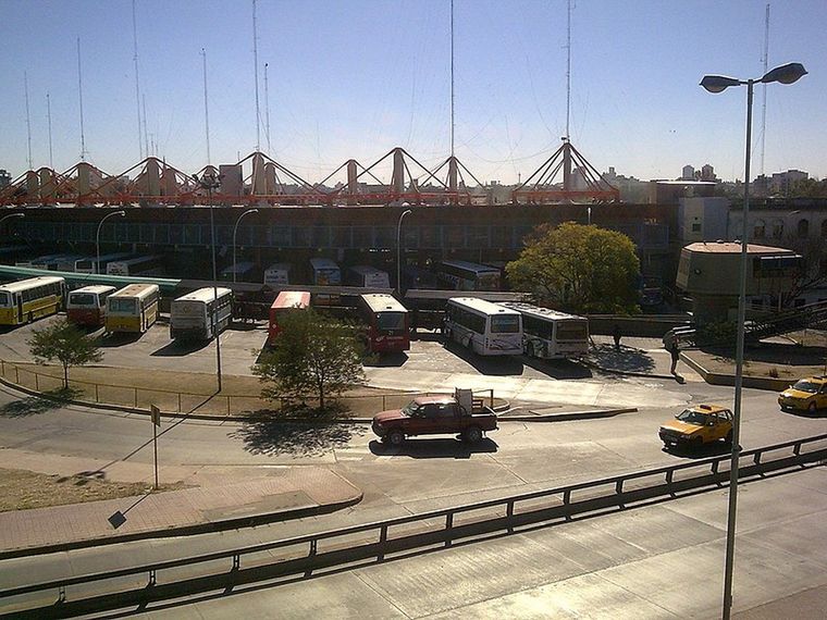 A partir del 1 de septiembre, ya no podrá pagarse en efectivo los boletos para viajar en el transporte interurbano dentro de la Provincia de Córdoba. Foto: Wikipedia