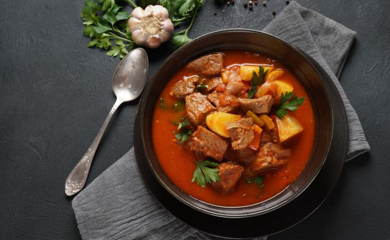 Goulash de carne Una receta simple y deliciosa para hacer en minutos. Foto: Shutterstock