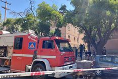 Los bomberos en el incendio. Foto: Rodrigo DAngelo / MDZ