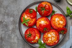en 15 minutos: prepara unos deliciosos tomates rellenos al horno
