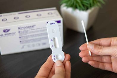 MDZol | El resultado obtenido con los test de autodiagnóstico debe ser informado en todos los casos, sin importar si es negativo o positivo. Foto: El Español