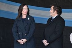 Otros tiempos. Milei y Villarruel se miran con complicidad durante un acto Foto: X (@VickyVillarruel)