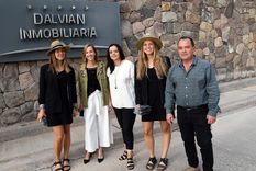 El staff de Dalvian recibió a los corredores. ¡No te pierdas la galería de fotos al final de la nota! Foto: ALF PONCE MERCADO / MDZ