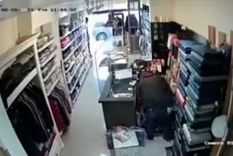 El robo quedó registrado en las cámaras de seguridad del local