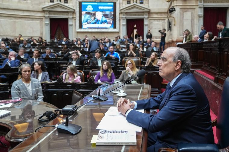 Guillermo Francos presenta el informe de gestión en la Cámara de Diputados. Foto: Prensa Diputados