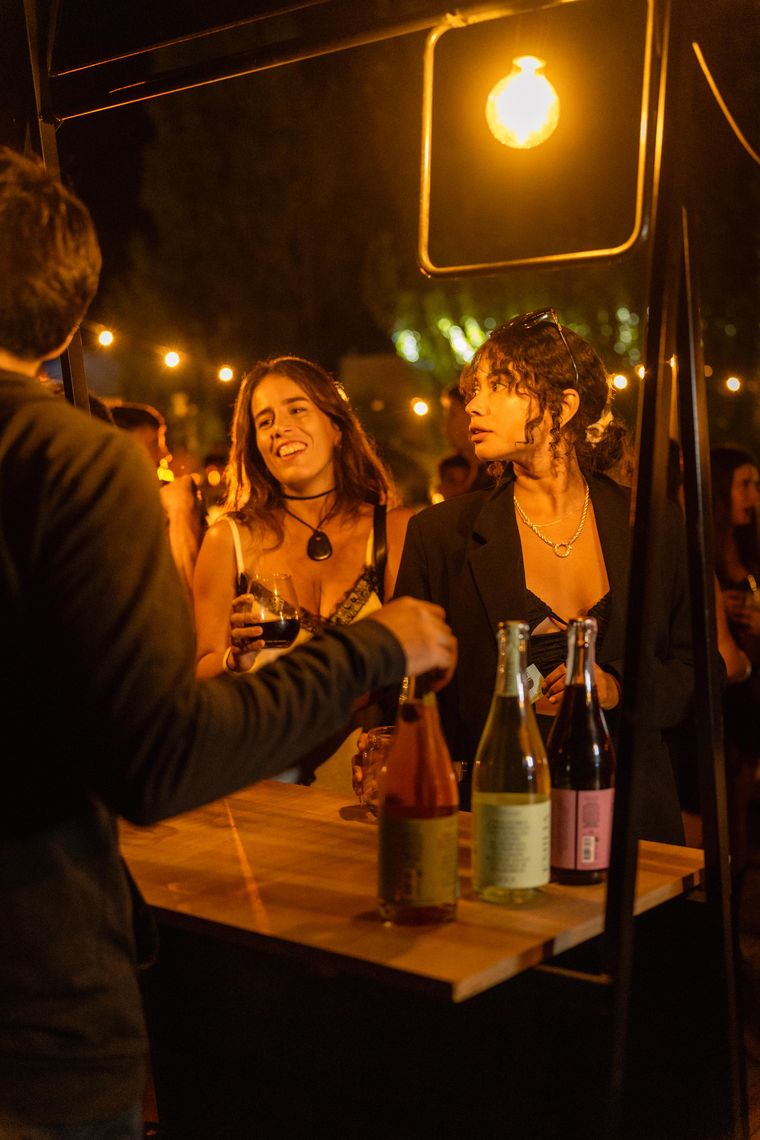 El vino en vaso, descontracturado y cercano.