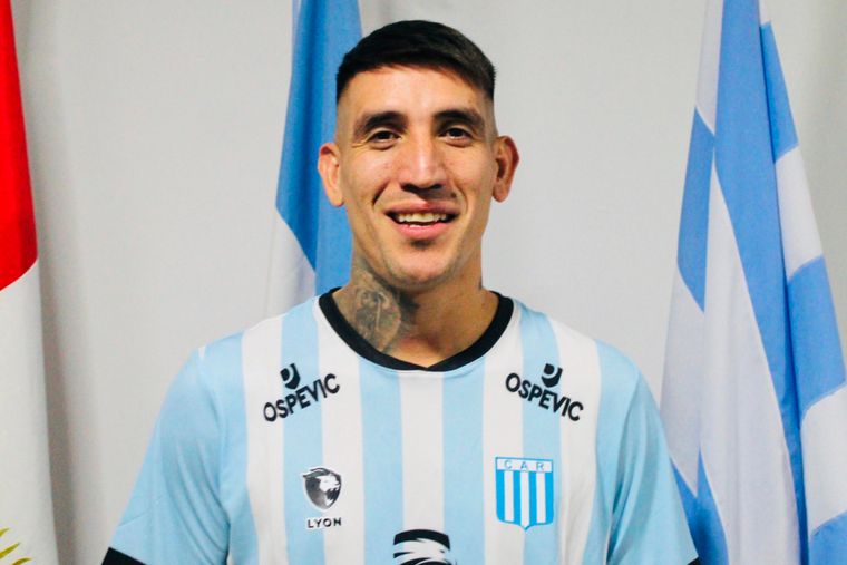 Ricardo Centurión ya se calzó la camiseta de Racing de Córdoba.