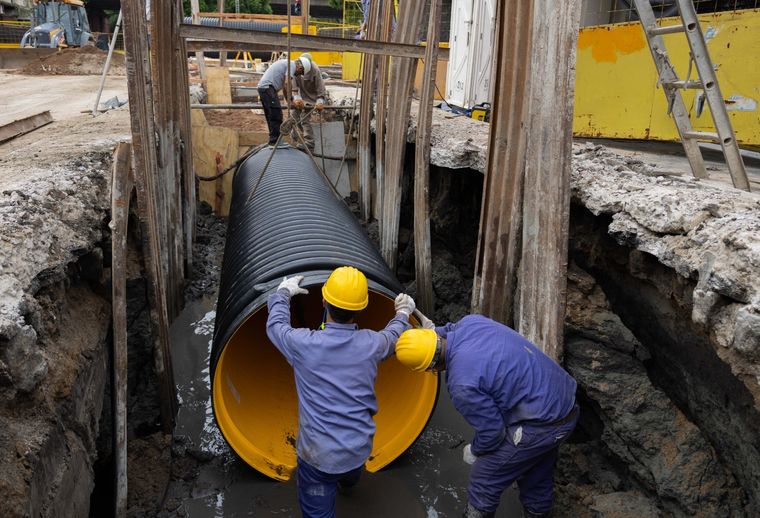 Una de las principales obras es la readecuación pluvial en Palermo. Una de las principales obras es la readecuación pluvial en Palermo.