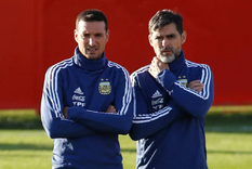 Scaloni y Ayala, dos piezas importantes en la Selección argentina. Scaloni y Ayala, dos piezas importantes en la Selección argentina.