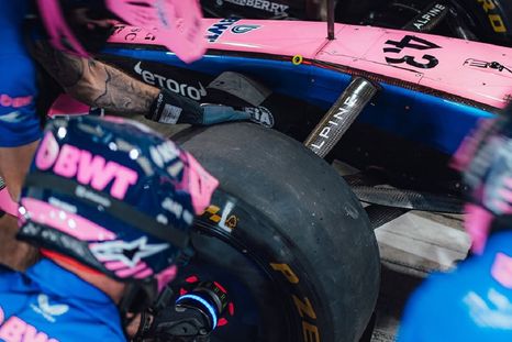 El Alpine A526 dejó buenas sensaciones en Baréin, aunque aún presenta debilidades técnicas que el equipo buscará corregir antes del debut. El Alpine A526 dejó buenas sensaciones en Baréin, aunque aún presenta debilidades técnicas que el equipo buscará corregir antes del debut.