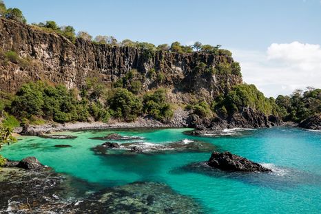 Las playas de Fernando de Noronha son consideradas entre las más espectaculares de América por sus aguas transparentes y su entorno natural protegido. Las playas de Fernando de Noronha son consideradas entre las más espectaculares de América por sus aguas transparentes y su entorno natural protegido.