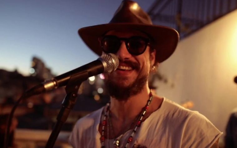 Soñador Daniel cambió el fútbol por la música.