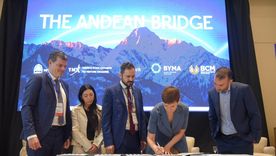 La firma del protocolo para la creación del Andean Bridge. La firma del protocolo para la creación del Andean Bridge.