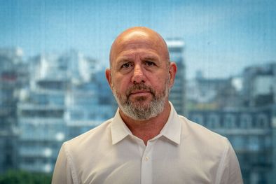 MDZol | Secretario y halcón. Waldo Wolff en MDZ. Foto: Julián Volpe/MDZ