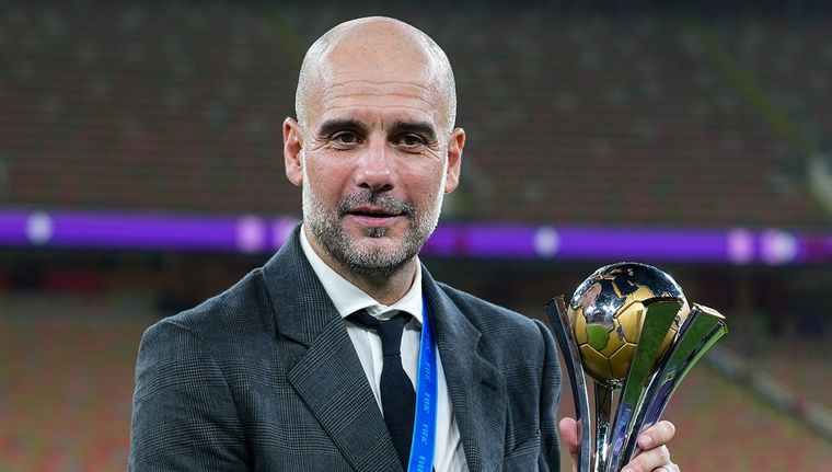 El DT levantó el trofeo por cuarta ocasión en su carrera. Foto: Manchester City