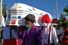 murio un payaso por coronavirus y lo enterraron a su manera murio un payaso por coronavirus y lo enterraron a su manera