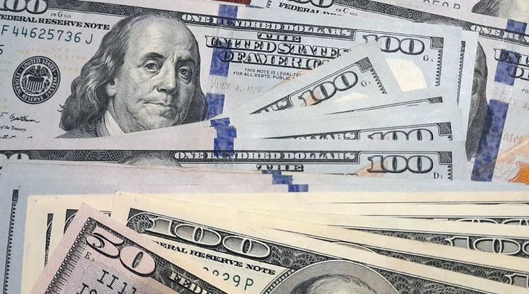 El dólar blue es un dolor de cabeza para el Gobierno Foto: ALF PONCE MERCADO / MDZ