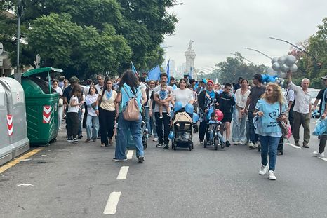 Alguien dijo alguna vez que las palabras ayudan pero el ejemplo arrastra. Alguien dijo alguna vez que las palabras ayudan pero el ejemplo arrastra.