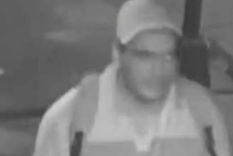 El agresor fue captado por cámaras de seguridad y lo detuvieron Foto: Captura