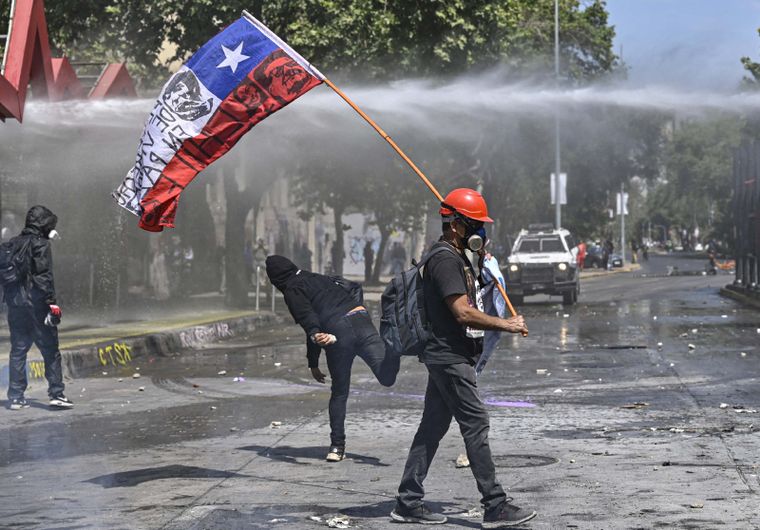 Las protestas y sus represiones en Chile fueron particularmente violentas. Foto: Télam