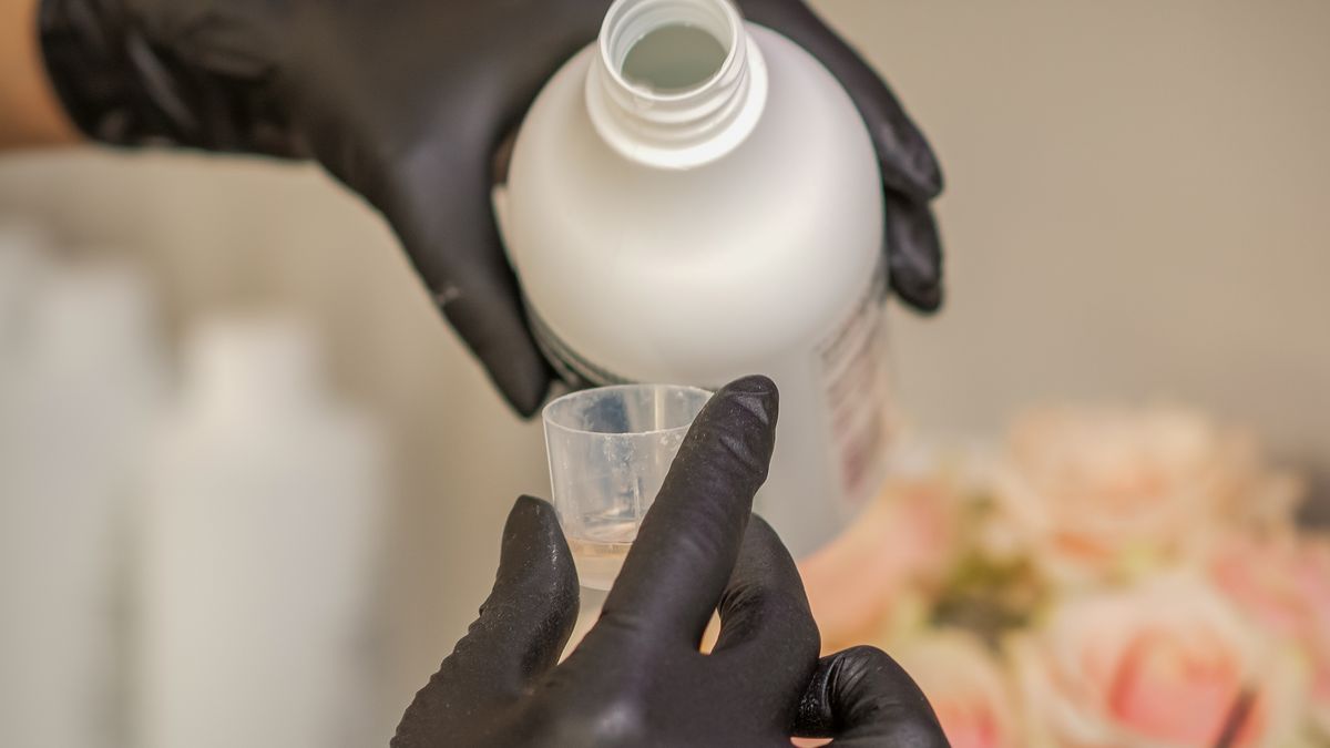 Cómo usar bicarbonato y agua oxigenada para dejar tu casa im