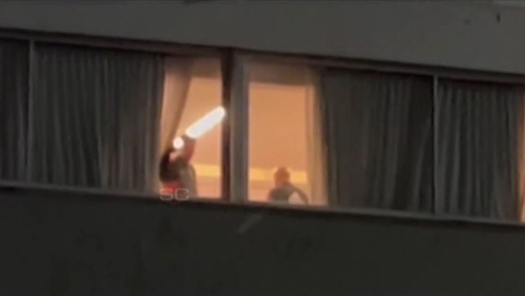 El gesto de Demichelis a los hinchas. Foto: Captura