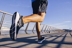 el nuevo modelo de zapatillas de asics, las  roadhawk