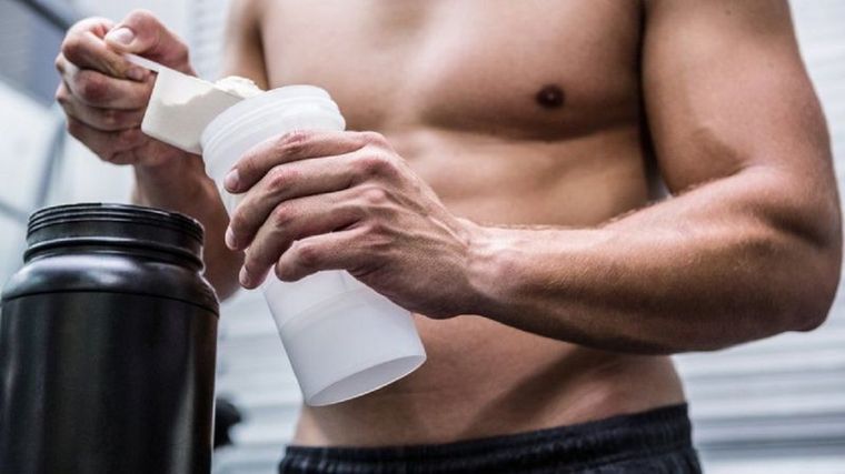 El polvo debe ser mezclado con agua. Foto: GETTY IMAGES