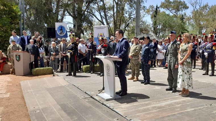 Luis Petri inauguró un destacamento del Regimiento de Granaderos. No hubo funcionarios provinciales.&nbsp;