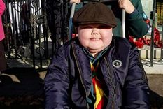 Seth se unió al Parlamento de la Juventud de Gales para trabajar en temas ambientales y de salud mental. Foto: Foto familiar