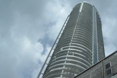 tiroteo en miami: tres heridos en lujoso rascacielos