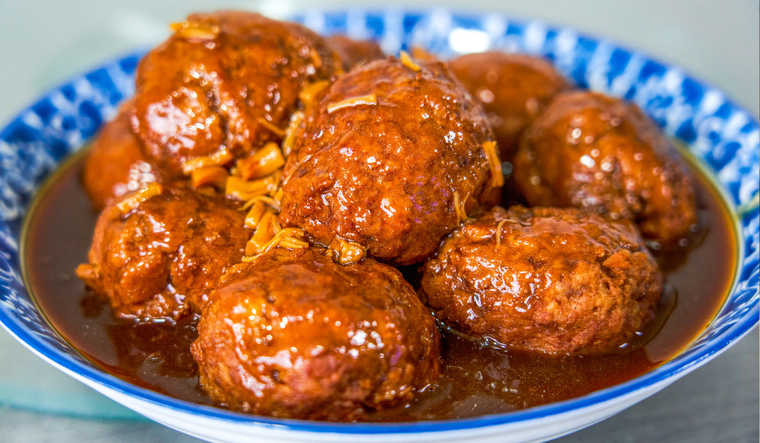 El origen de la palabra albóndiga está ligado a antiguas recetas de influencia árabe. El origen de la palabra albóndiga está ligado a antiguas recetas de influencia árabe.