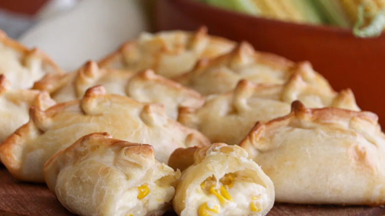 El choclo es el ingrediente principal en esta receta. El choclo es el ingrediente principal en esta receta.