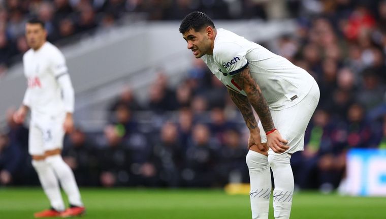 El Cuti Romero recibió una sanción extra por parte de la FA y no estará en el duelo frente al Aston Villa.