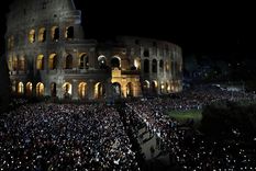 El Vía Crucis del Coliseo, una ceremonia muy simbólica. Foto: Ap.