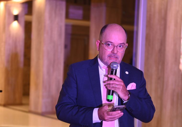 Laurent Bos agradeció en nombre de Vinexposium y celebró el éxito de esta edición de Vinexpo Winexplorer Mendoza. Laurent Bos agradeció en nombre de Vinexposium y celebró el éxito de esta edición de Vinexpo Winexplorer Mendoza.