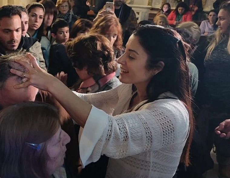 A Leda Bergonzi se le atribuyen dones sanadores. Este sábado a las 12 realizará una de sus misas sanadoras en el Santuario de Nuestra Señora de Lourdes en Santos Lugares. Foto: IG @leda_bergonzi