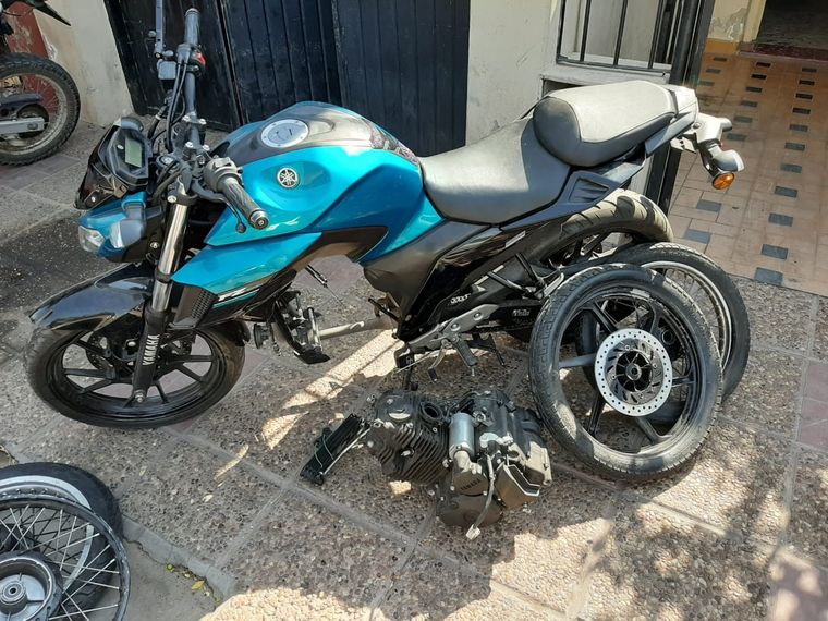 Vehículos En los operativos se secuestraron varios vehículos y herramientas que presumiblemente se utilizaban para desarmar los rodados.